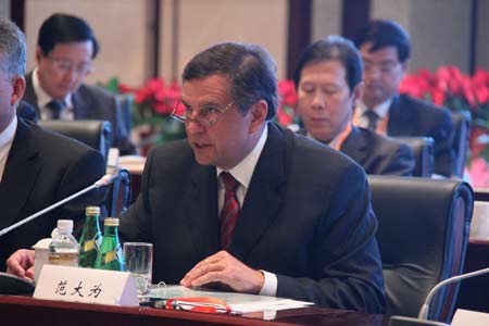 2011江苏发展国际咨询会议在宁开幕