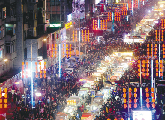 东北最大沈阳兴顺夜市开市：新增小吃近百种 整街“禁酒”