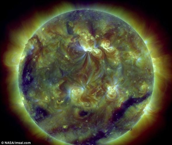 美卫星拍太阳风暴震撼照：表面现巨大漩涡