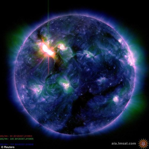 美卫星拍太阳风暴震撼照：表面现巨大漩涡