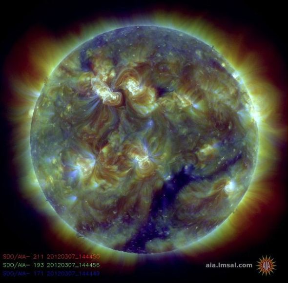 美卫星拍太阳风暴震撼照：表面现巨大漩涡