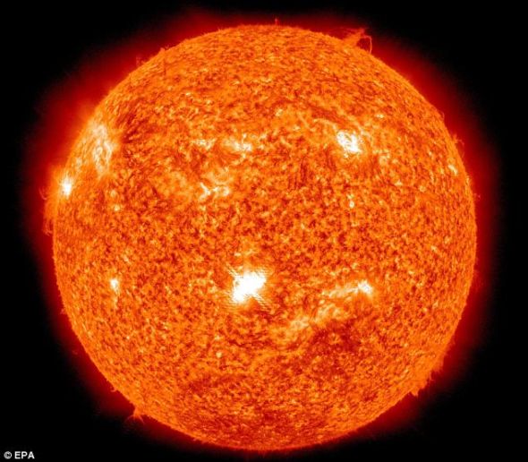 美卫星拍太阳风暴震撼照：表面现巨大漩涡