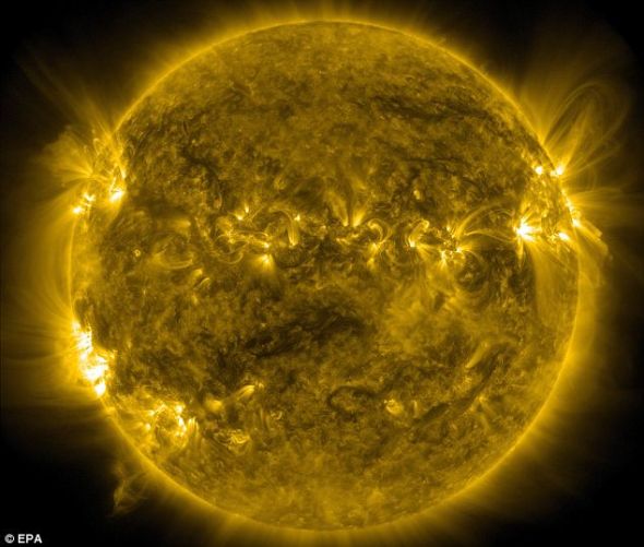 美卫星拍太阳风暴震撼照：表面现巨大漩涡
