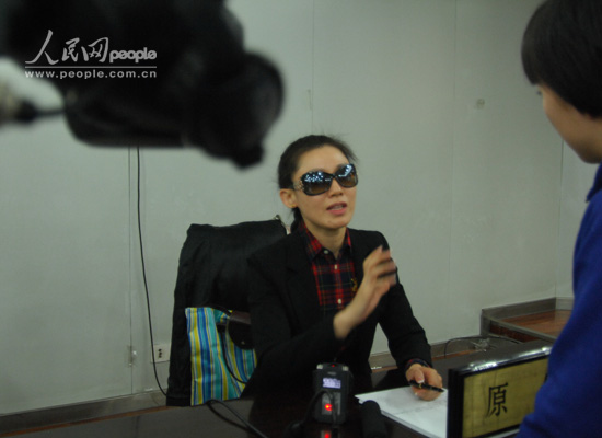 已婚老总网上假称离异 骗漂亮女编导同居怀孕(图)