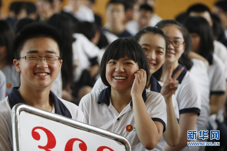 高考，我们来了！全国各地考生迎高考