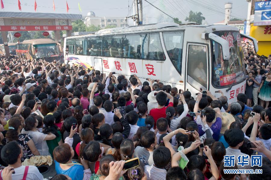 高考,我们来了!全国各地考生迎高考