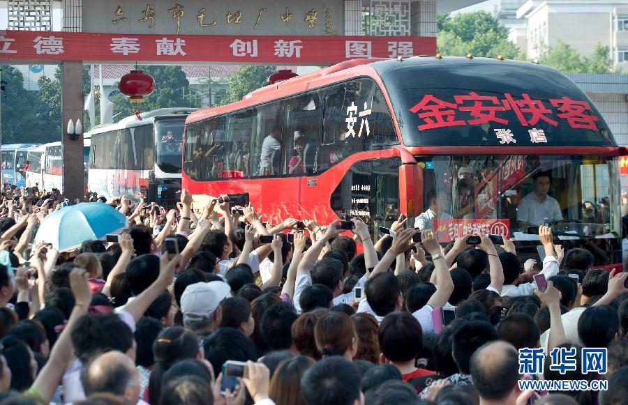 高考,我们来了!全国各地考生迎高考