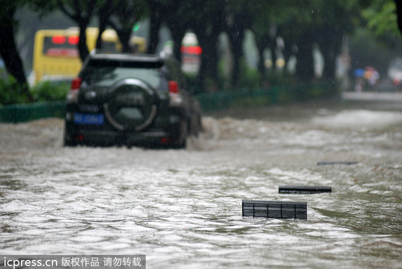 台风西马仑登陆 厦门一夜间变泽国
