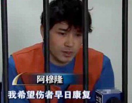 韩红连续3次违反交规引围观 揭违法明星