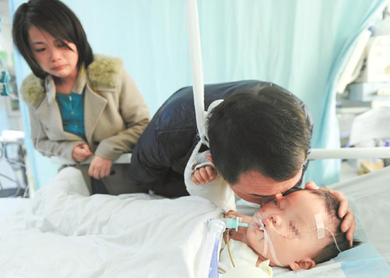 一岁女童捐出双肾肝脏和眼角膜 成四川最小捐献者