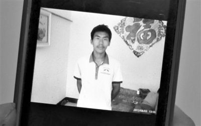 快递员跳水救人和落水男童双双遇难(组图)