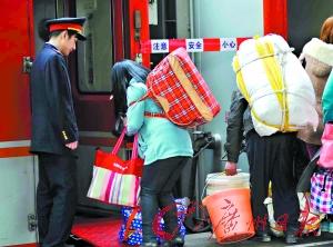 25日粤多条高速拥堵 女车主后悔没买成人尿片