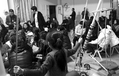 西安一幼儿园给娃吃处方药(组图)