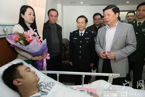 广西边防警察“两会”安保遭歹徒袭击 民警击毙1人