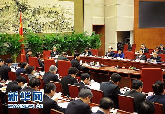 温家宝主持召开国务院第六次全体会议