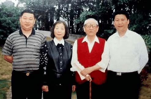习仲勋家风严到“不近人情”：教女儿“夹着尾巴做人”