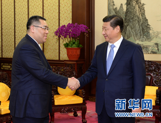 习近平会见梁振英、崔世安