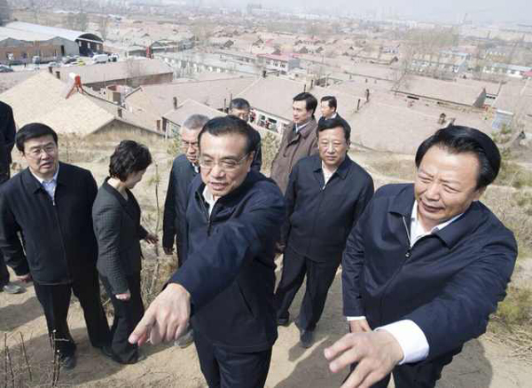李克强考察赤峰棚户区：一定让你们住上新房