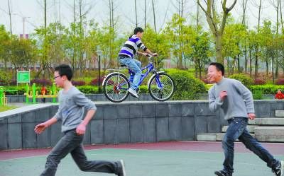 汶川地震三周年现场回访:援建者与当地人成亲人