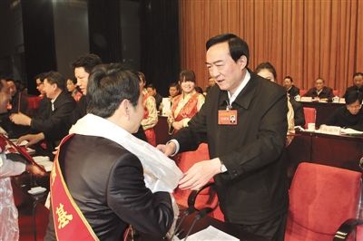 西藏召开第三批驻村工作表彰暨第四批驻村动员大会