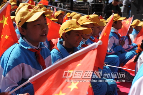 红色歌曲拉萨唱 拉萨举行庆五一红歌演唱会