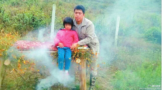 云南女孩患地中海贫血 父亲自学本草纲目烟熏治疗