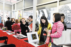 云南首届婚博会昨开幕首日万人逛展 成交破500万元