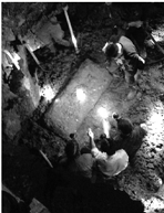 杭州工地发现大量宋元瓷器 百人连夜挖宝