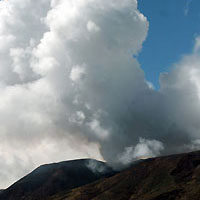 El Salvador's Ilamatepeq volcano is seen spewing gases from its crater in this September 17, 2005 file photo. Authorities evacuated hundreds of people living on the slopes of a volcano in western El Salvador on October 1, 2005 after it spat large rocks and ash from its crater during an early morning explosion.