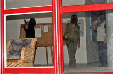 Palestinian gov't in chaos amid abductions