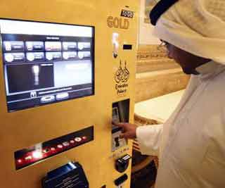 Gold ATM debuts in Abu Dhabi<BR>阿联酋现'黄金ATM机'(图)