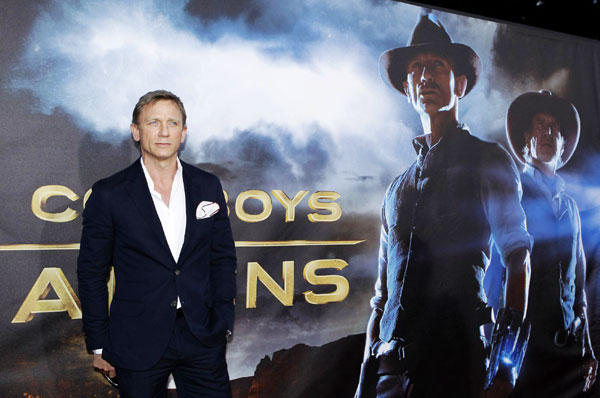 'Cowboys & Aliens' premieres