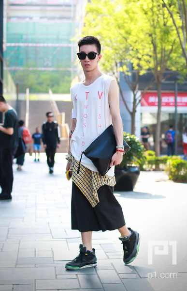 Clothes get shorter as temperature soars