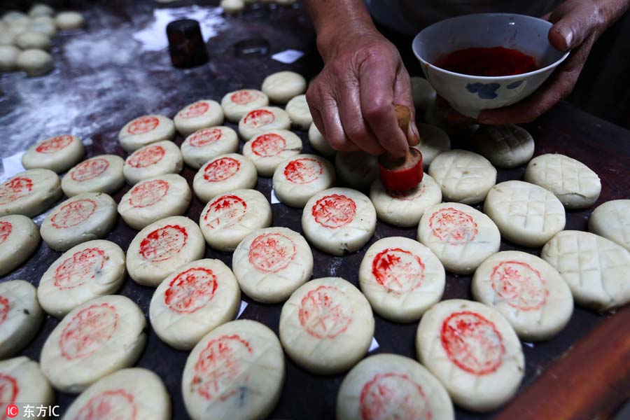 Anhui-style mooncakes bring authentic taste to E China
