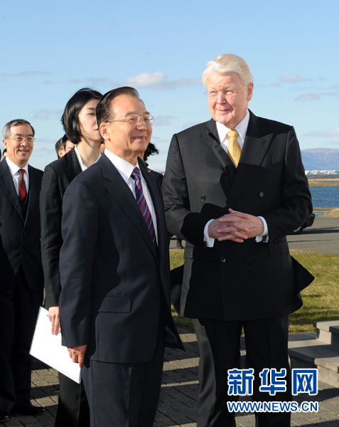 温家宝会见冰岛总统格里姆松