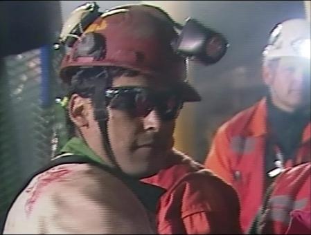 智利被困矿工陆续升井 “中国制造”扬美名