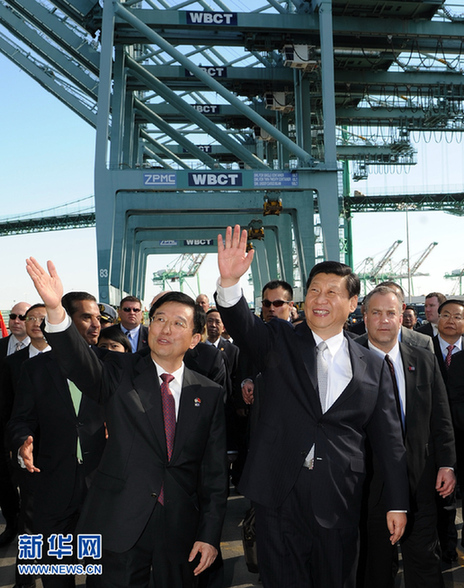 习近平在洛杉矶参观中海运西港池码头