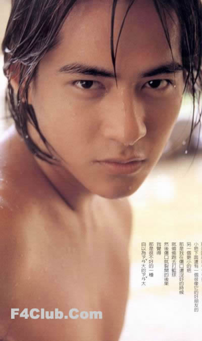 男明星性感写真秀胸肌