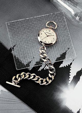 BURBERRY配件的奢华气质