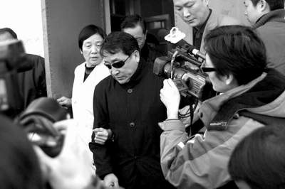 马季绝唱演《旗袍》分文不取 剧组默哀三分钟