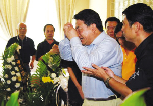 侯耀文去世后续报道:姜昆痛绝治丧委有两个