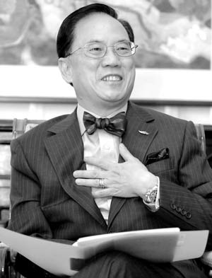 曾荫权:香港精神就是永不言败