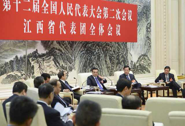 李克强参加江西代表团讨论 揪心失联飞机乘客