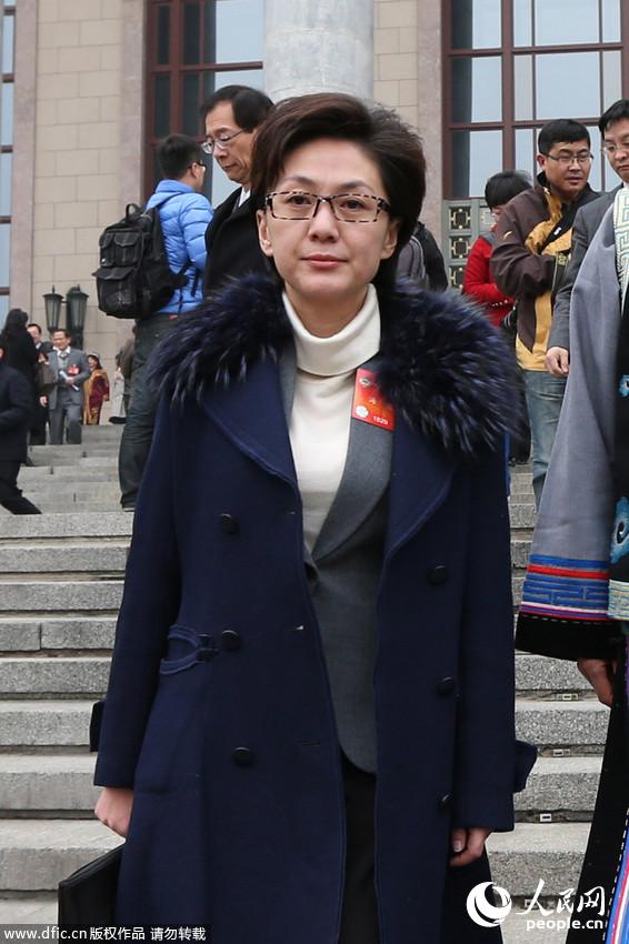 盘点两会上的央视女主播：周涛笑容很迷人