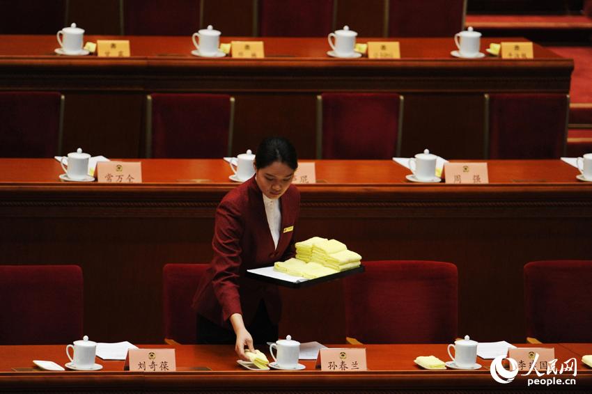 叹为观止的两会直线