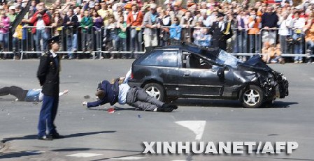 荷兰男子驾车欲袭击女王一家 撞死5人