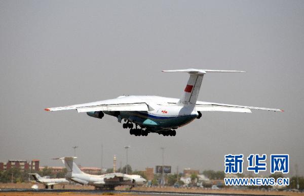中国空军4架运输机接运我在利人员返回祖国