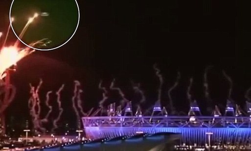 外星人造访奥运会开幕式?伦敦夜空惊现不明飞行物