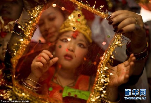 尼泊尔百名女孩角逐库玛丽“活女神”