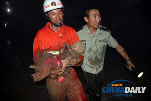 哈尔滨路面塌陷事故2人遇难(图)